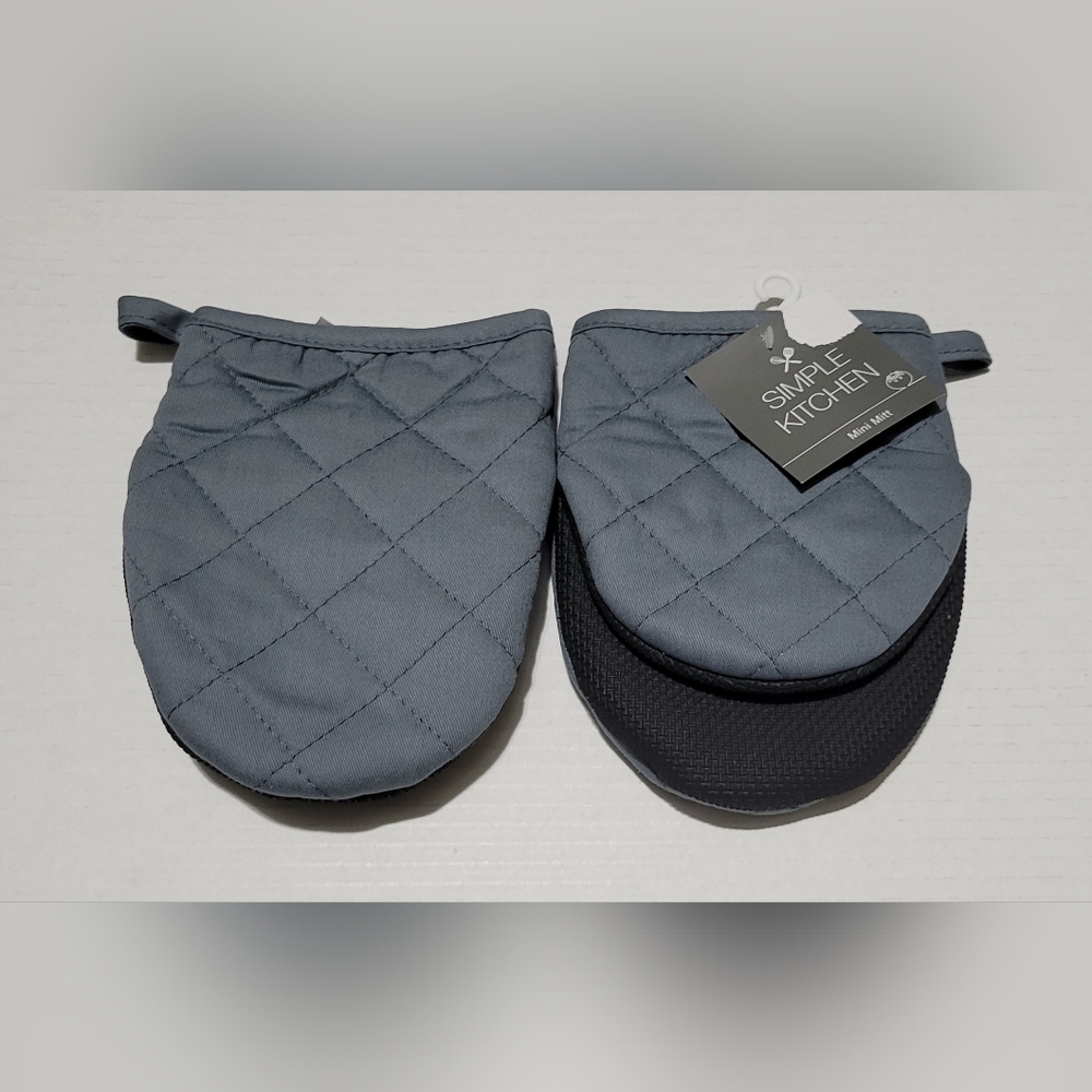 2 Piece Charcoal Gray Mini Oven Mitts